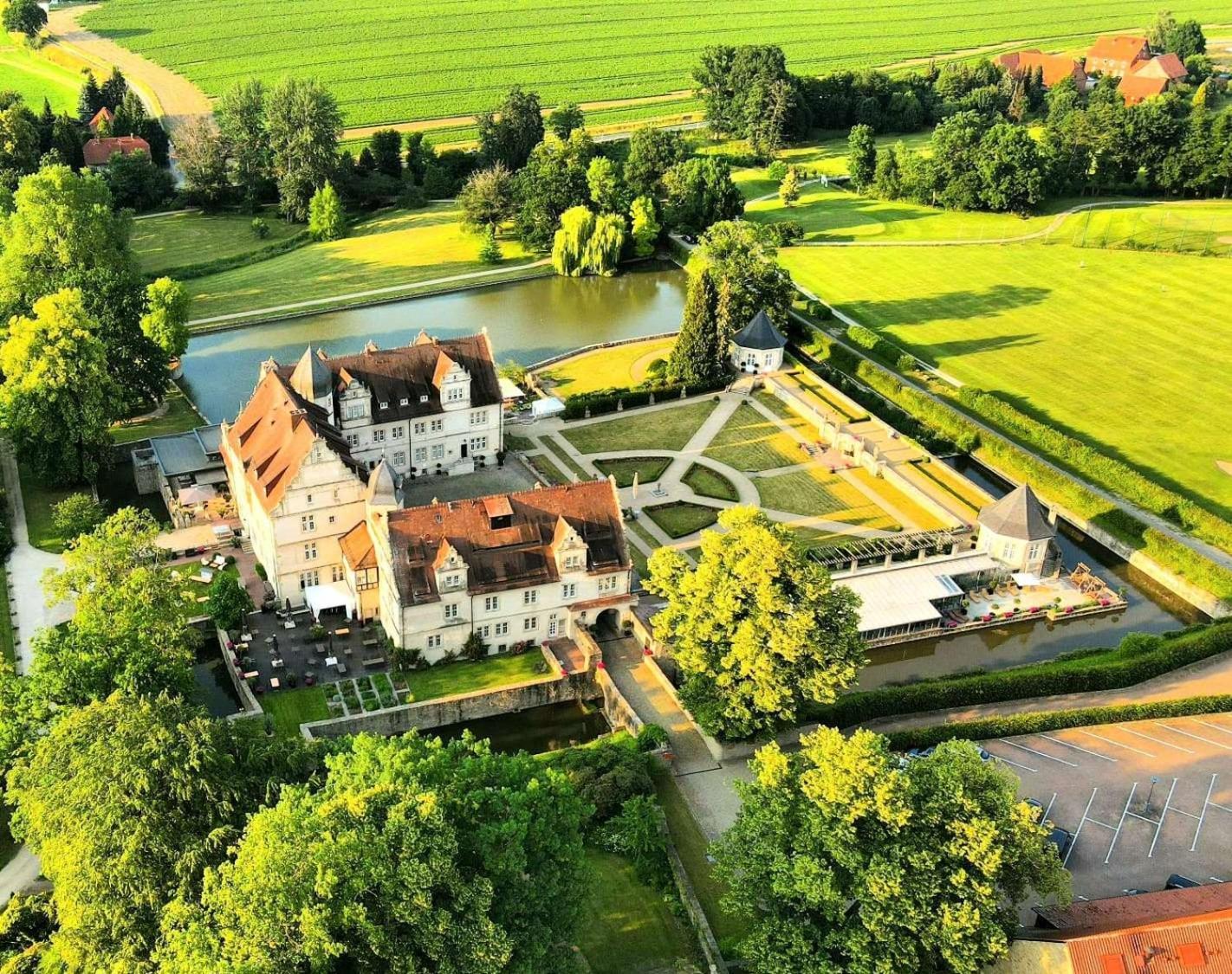 Schlosshotel Münchhausen Aerzen Exterior foto